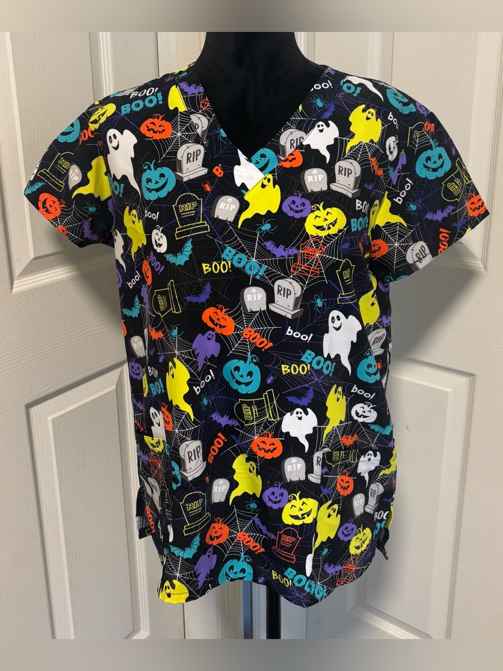 Luv Scrubs V- neck Halloween Nurse, Doctor, Hospital Scrub Shirt Top Pumpkins